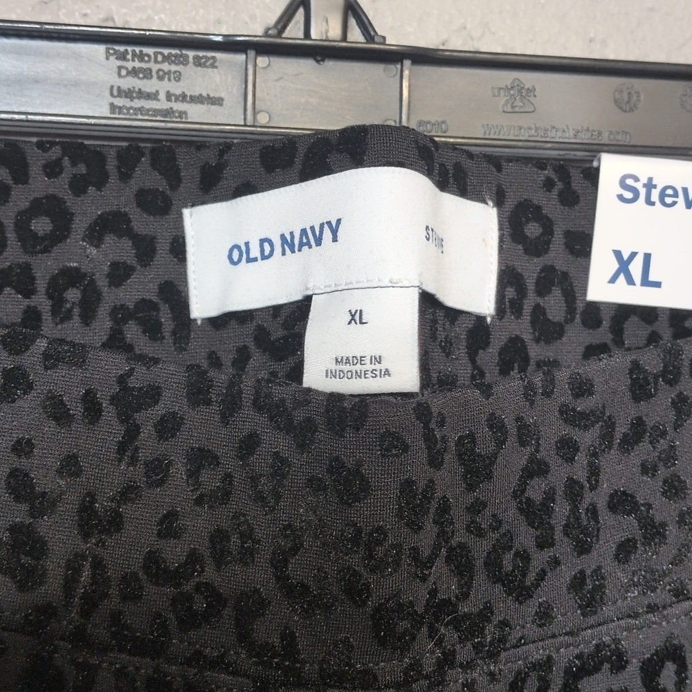 Old Navy Stevie Pants Size XL NWT, Black Velvet Leopard Print - Picture 3 of 9